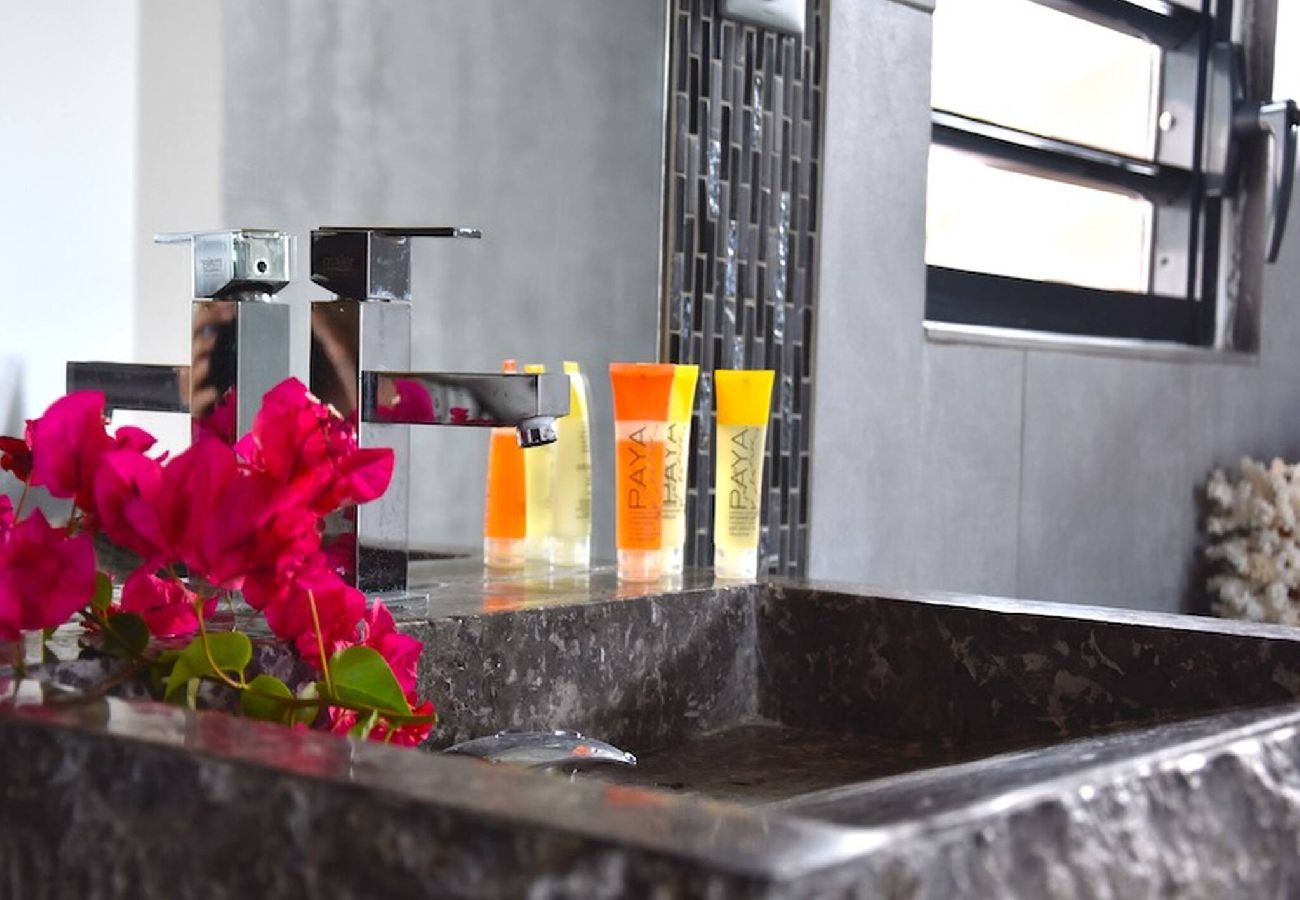 Villa à Baie orientale - Villa Indigo Pearl : Vue et raffinement OrientBay