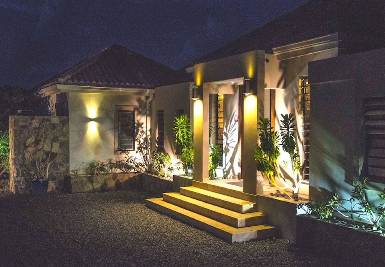 Villa à Baie orientale - Villa Indigo Pearl : Vue et raffinement OrientBay