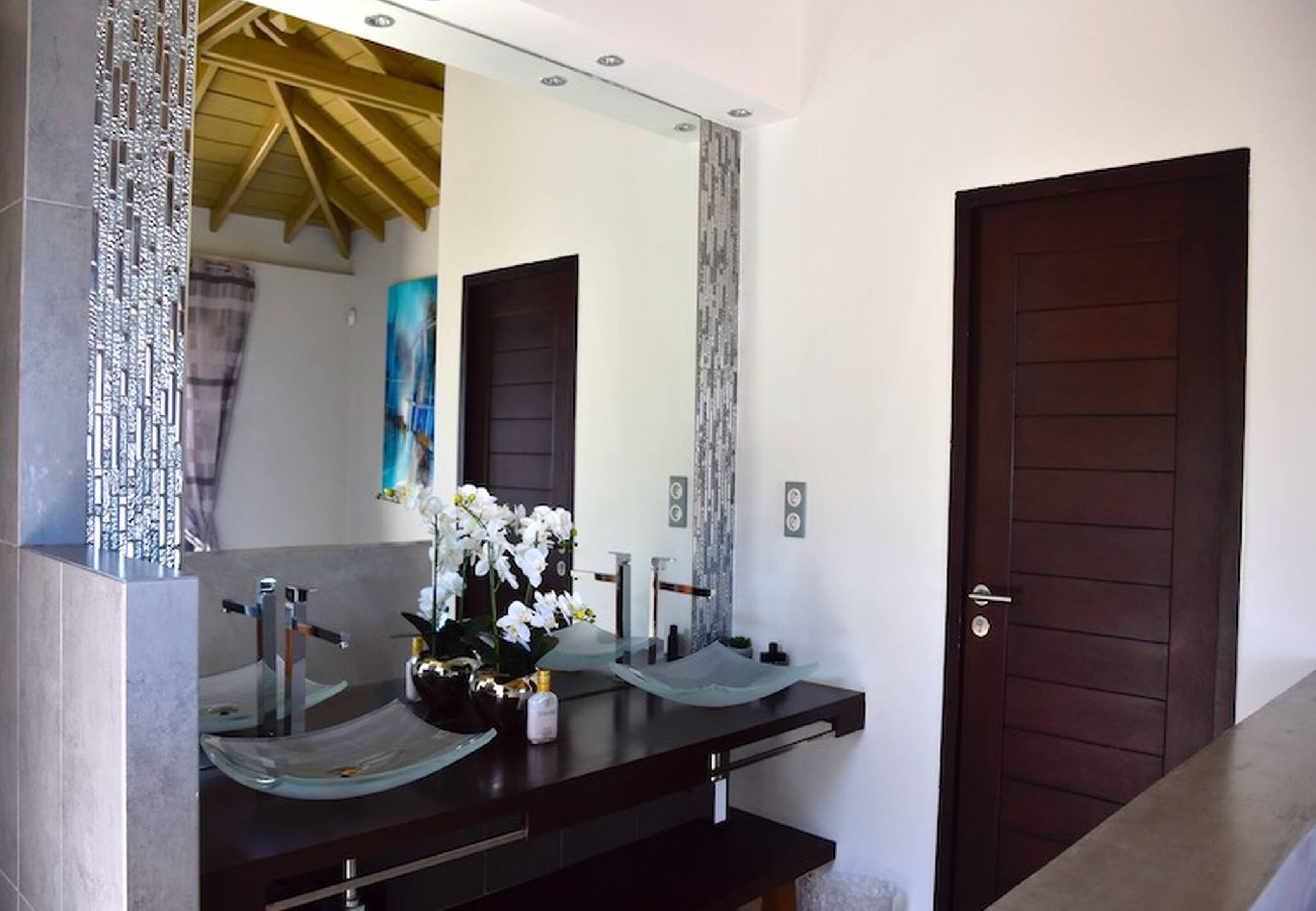 Villa à Baie orientale - Villa Indigo Pearl : Vue et raffinement OrientBay